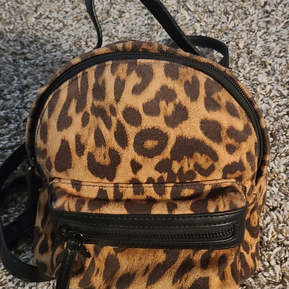 Express Mini Backpack purse with Leopard Animal Print - Like New Great Condition - Picture 2 of 4